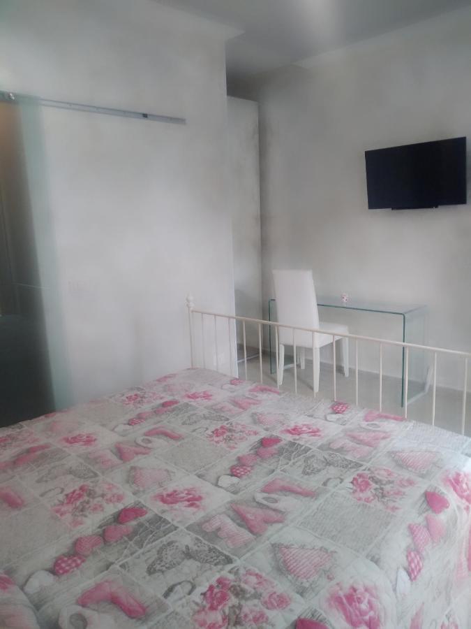 פיומיצ'ינו Rosilienza Suites Private Spa, Patio Garden Free Trasfer To & From Airport מראה חיצוני תמונה