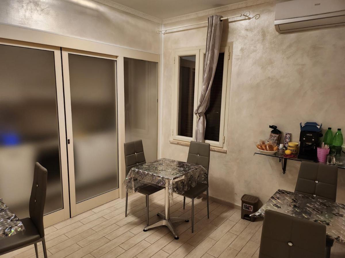 פיומיצ'ינו Rosilienza Suites Private Spa, Patio Garden Free Trasfer To & From Airport מראה חיצוני תמונה
